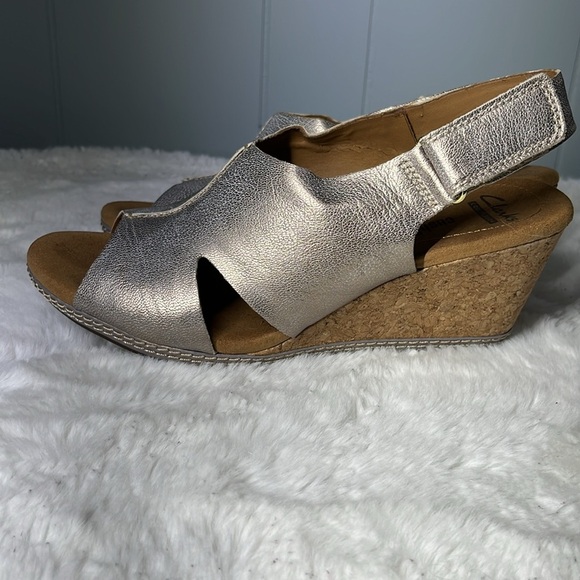 Clark’s Annabel Eirwyn Metallic Gold sandals - Picture 3 of 9